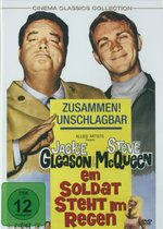 Film: Ein Soldat steht im Regen